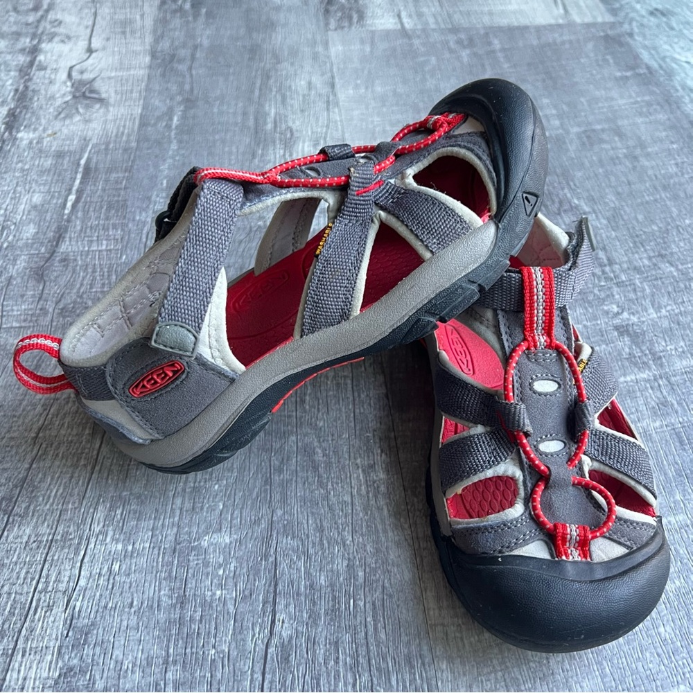 KEEN Kids Sandals Size 2 Gray Red Outdoor Water Shoes Boys Girls